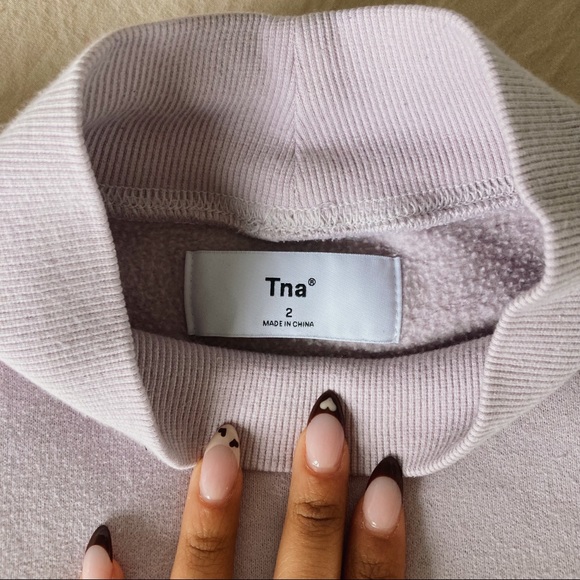 🌱 SOLD 🌱 TNA mock neck sweatshirt 🛍 - Picture 3 of 3